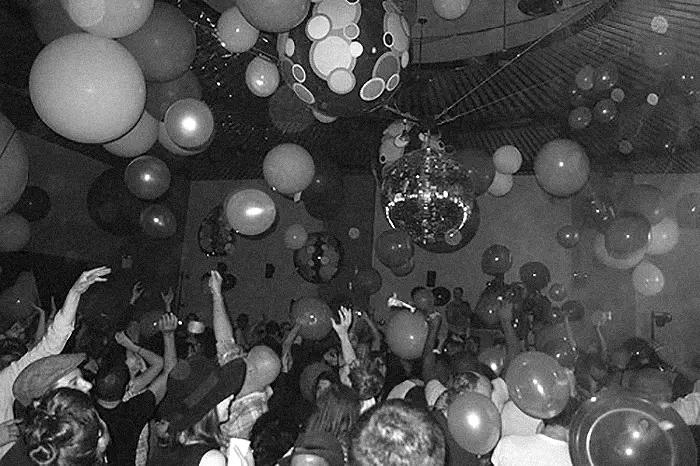 Balloon-filled ceiling of Manhattan's The Loft