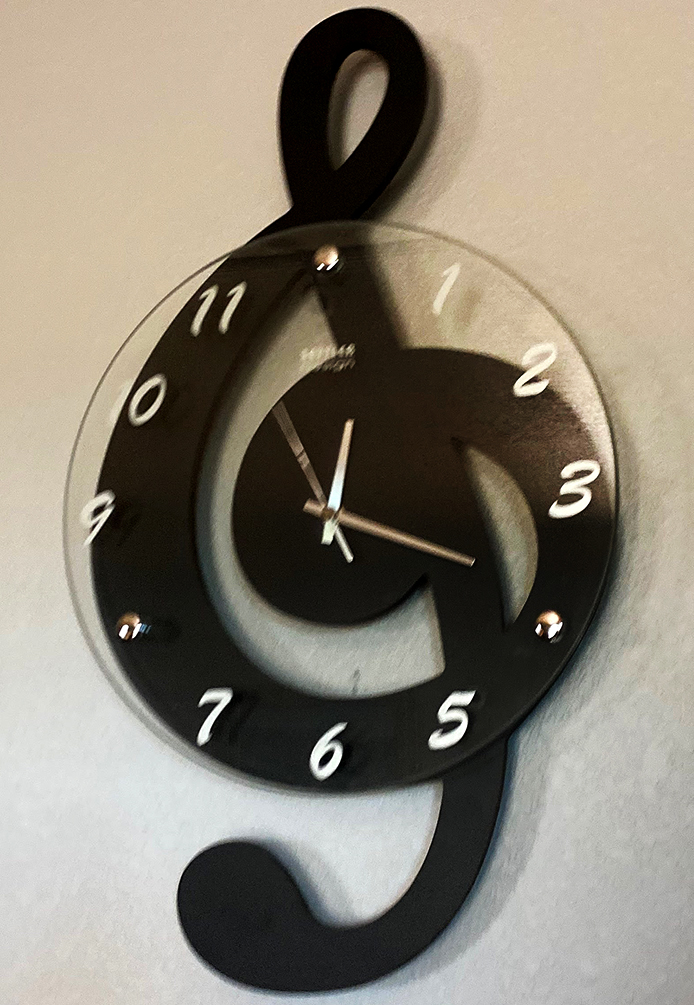 Treble clef-shaped clock